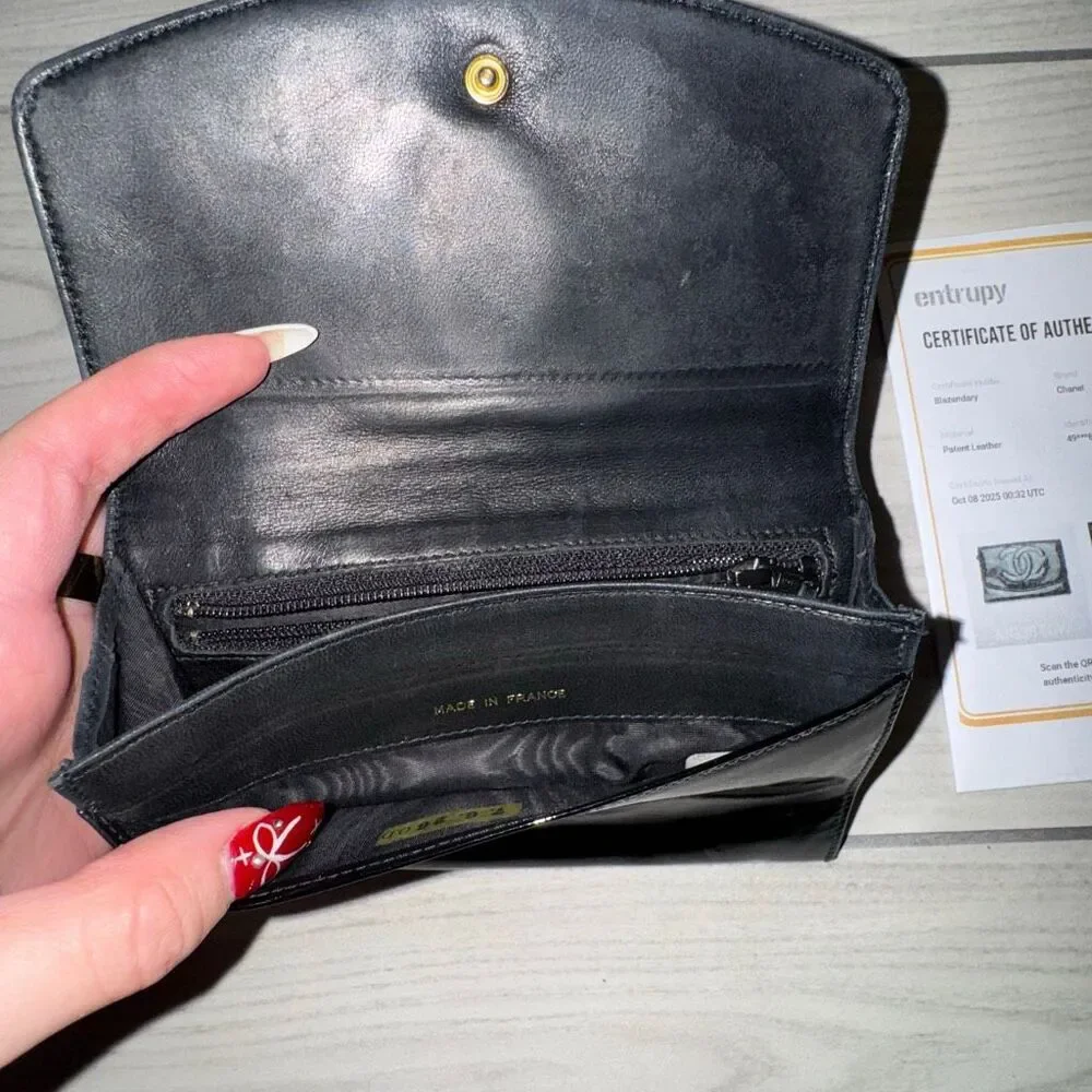 vintage Chanel black patent leather CC logo wallet/clutch   Comes with Authentic
